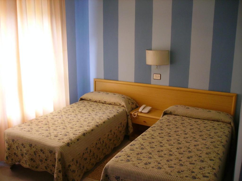 Hotel Valle Del Jerte Los Arenales Room photo