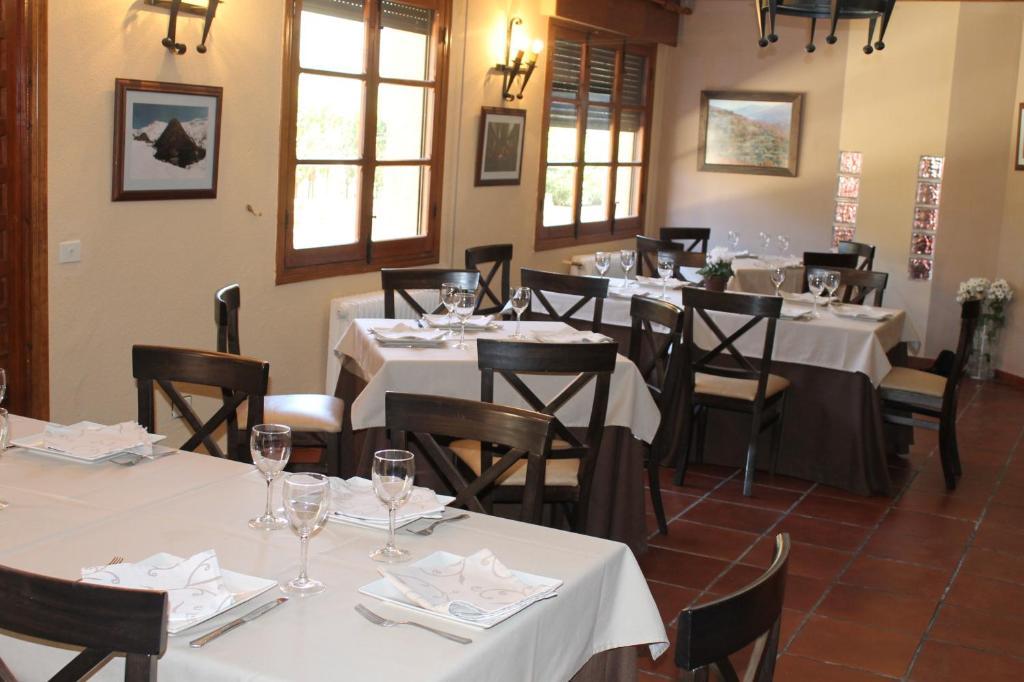 Hotel Valle Del Jerte Los Arenales Exterior photo